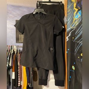 Cherokee Infinity scrub set